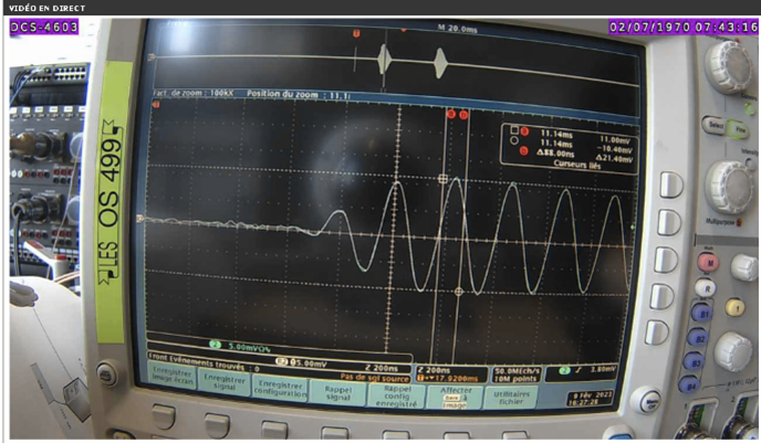 Screenshot of scope’s capture of 2 synchronized PAM Wave (original signal in blue, original signal in white with one PAM Wave delay)